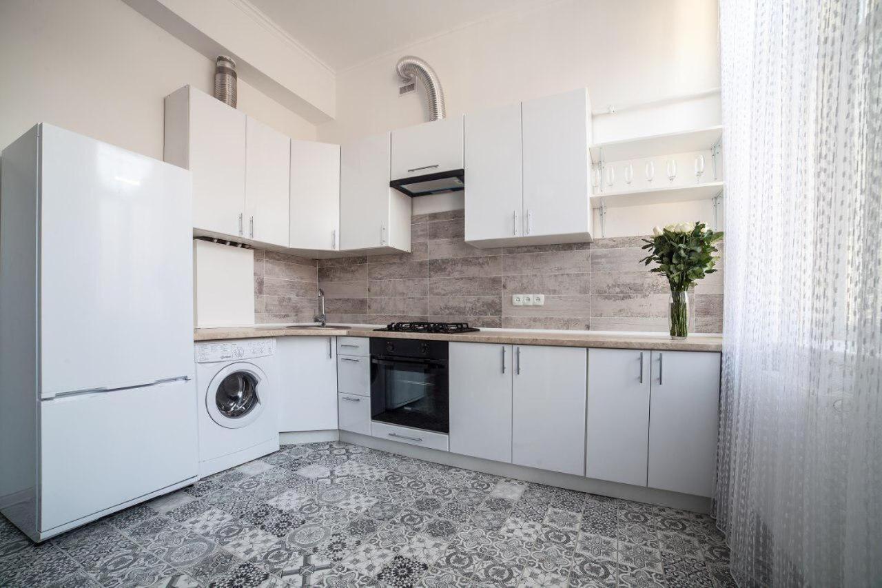 Apartament On Kulisha Street Lviv Bagian luar foto