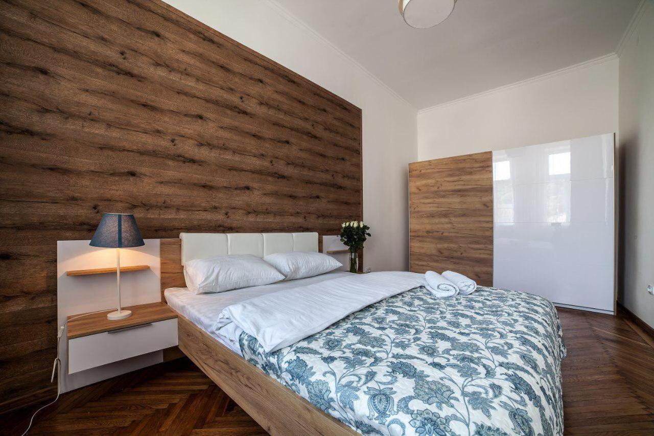 Apartament On Kulisha Street Lviv Bagian luar foto